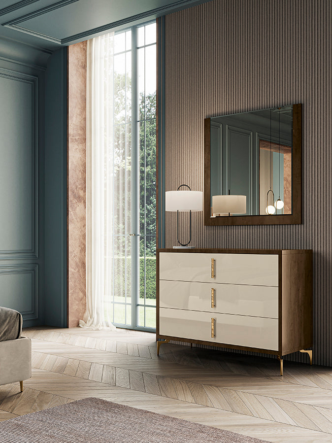 Tiffany Bed – Elegant Upholstered Bed