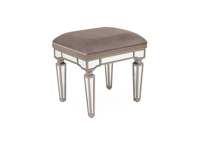 Jessica Stool