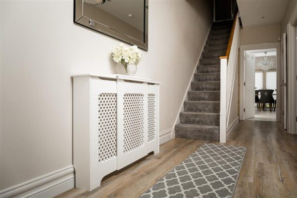 Tema Classic Adjustable White Radiator Cover