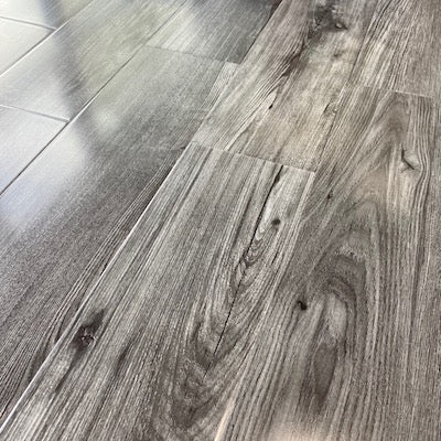 Varnished 8mm 4V High Gloss Laminate Flooring